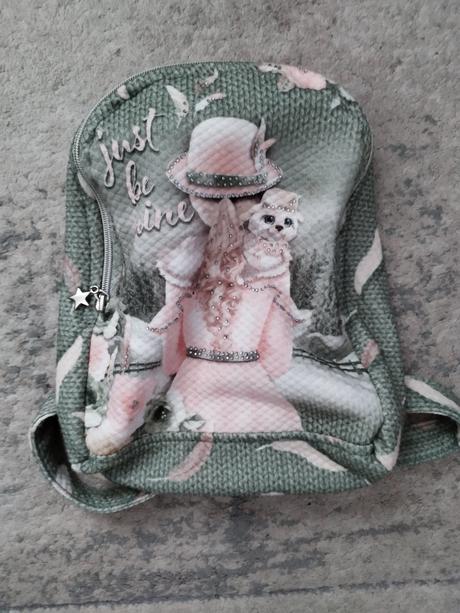 Šaty s batôžkom, 122