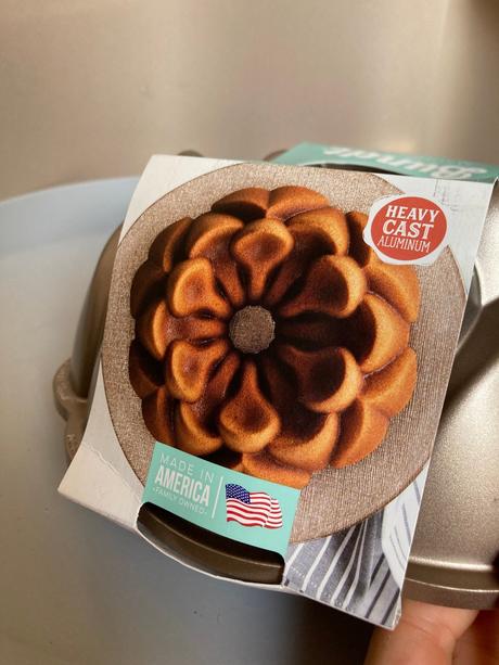 Liatinová forma na bábovku nordic ware magnolia,