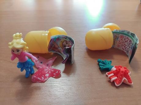 Kinder figurky mix,