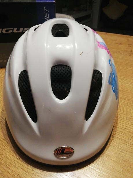 Cyklistická prilba, s