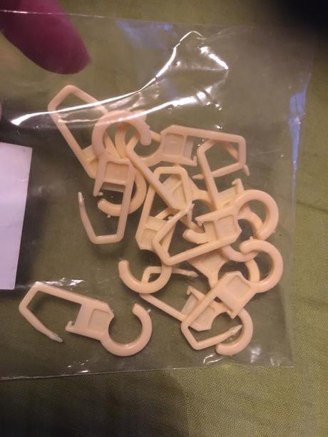 Úchytky na záclony 11 ks,