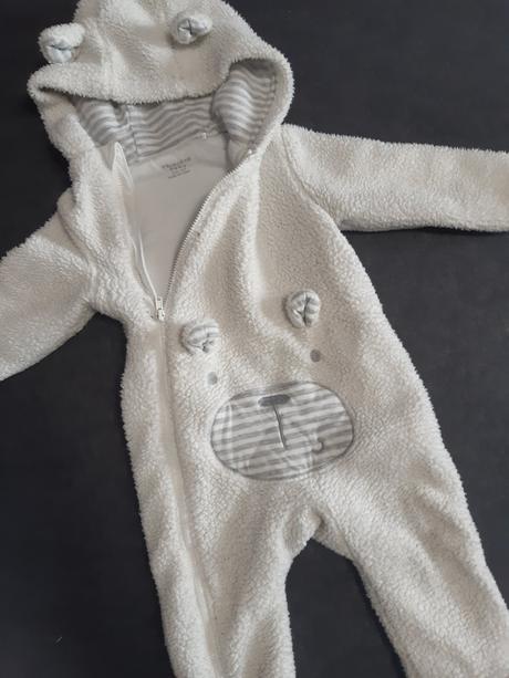 Macíkový overal, 74