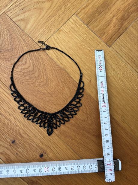 Náhrdelník čierny bižu, 