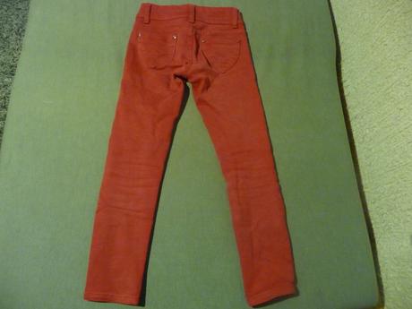 Červené nohavice, 140