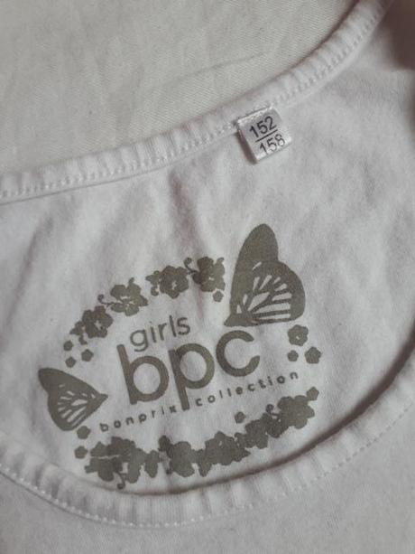 Šaty s volánovou sukňou, 152