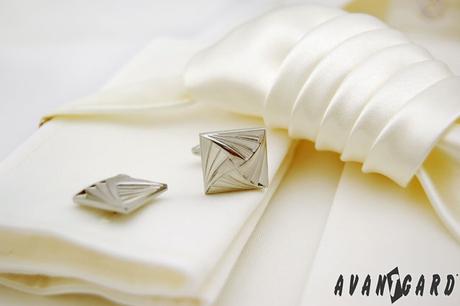 Regata s vreckovkou smotanová,