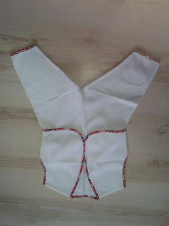 Vesty a komplety, 80