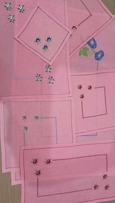 Dečky s výšivkou, cena spolu,