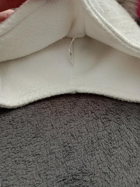 Zimná čiapka s brmbolcami, 86