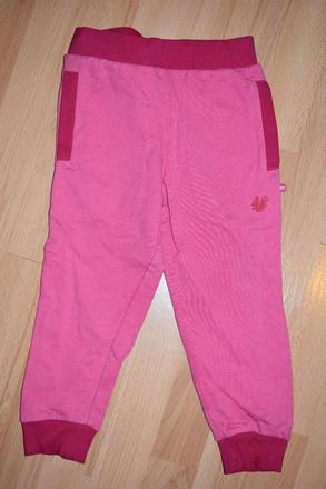 Ružové tepláčiky, gmini,104