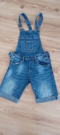 Kraťasy, green trees,152