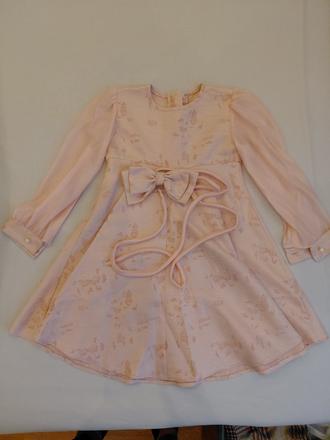 Dievčenské šaty, 122