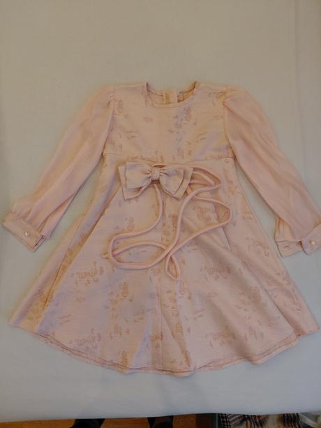 Dievčenské šaty, 122