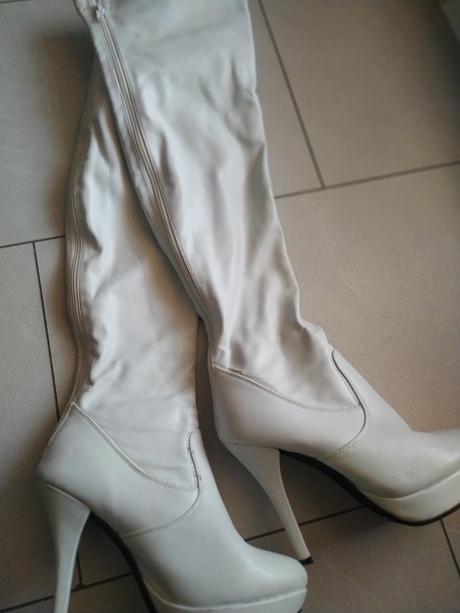 Vysoké biele čižmy, 37