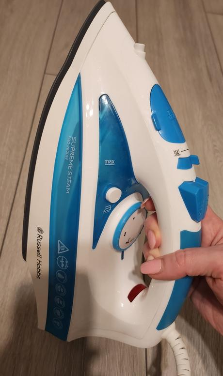 Žehlička russell hobbs 2600w,model 20562-56, 