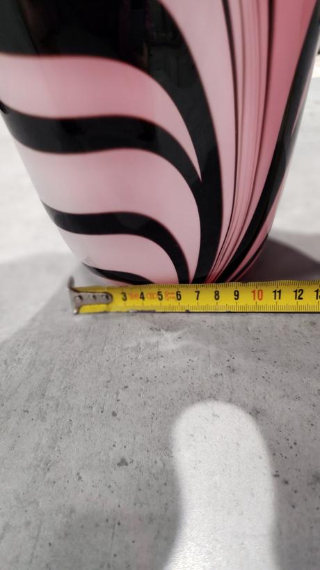 Čierno- červená váza, 