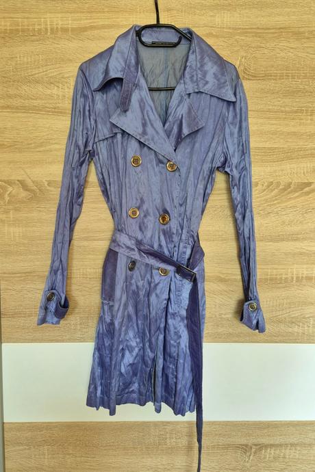 Prechodný plášť raz oblečený, 40