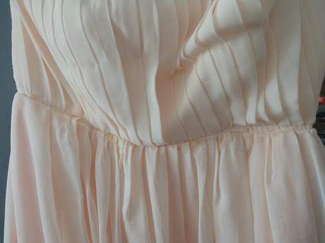 Spoločenské marhuľové šaty na jedno rameno, m