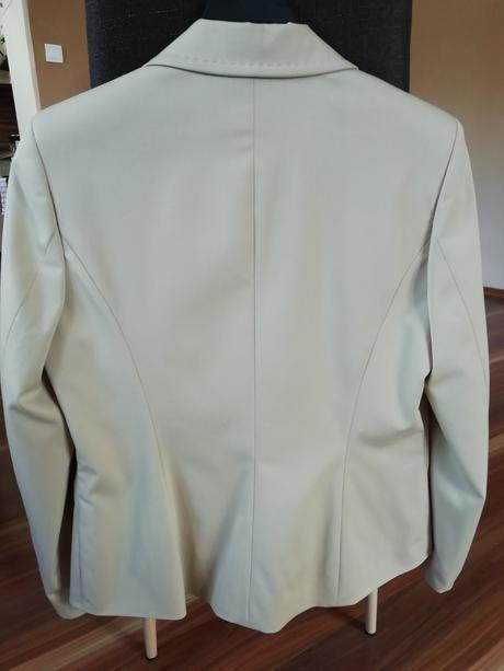 Béžové sako, 40