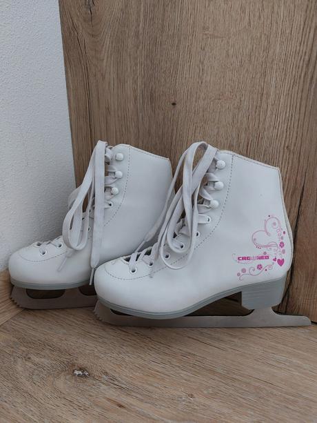 Dievcenske korcule, crowned,34