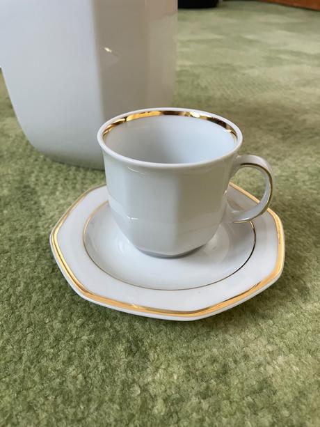 Porcelanovy kavovy set 6x salka a kanvica, 