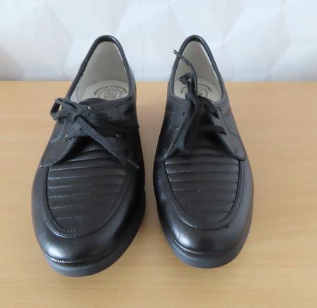 Dámske celokožené poltopánky veľ. 39, 39