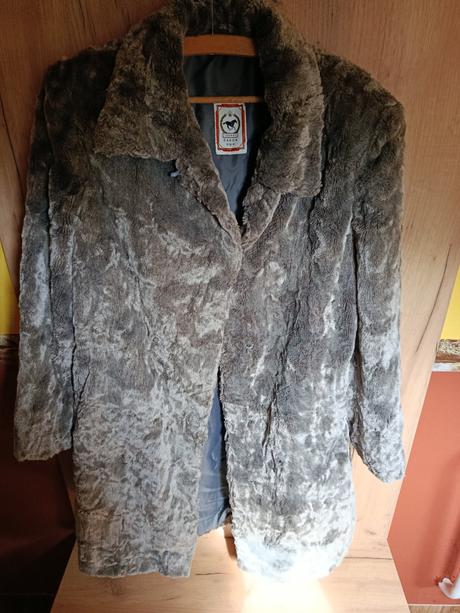 Kožuch z umelej kožušiny, 44