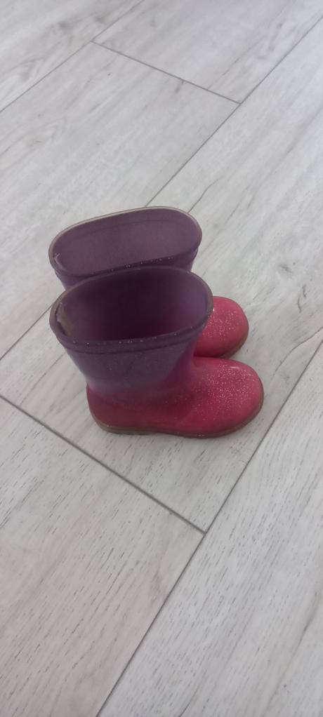 Dievčenské čižmy, 22