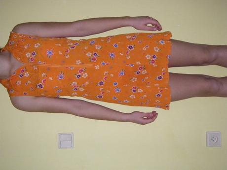 Oranžové šaty, 38