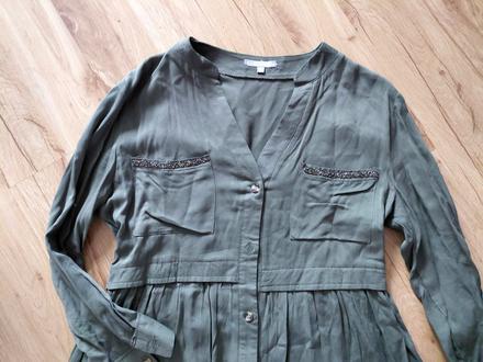 Šaty s ozdobou na vreckách, 36