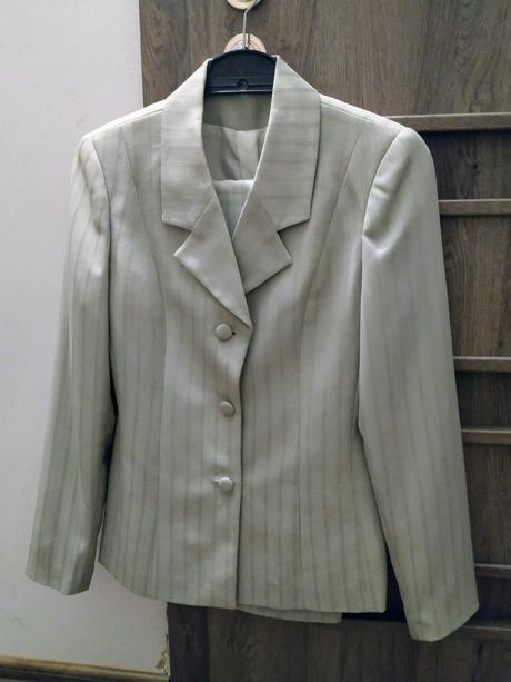 Nohavicový kostým, 36