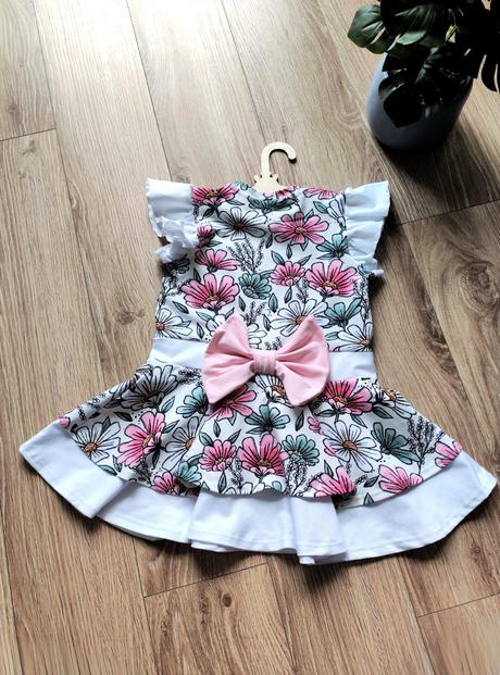 Točivé kvetinkové šaty, 98