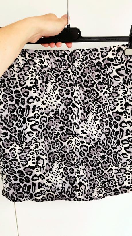 Sukna s volanom, new yorker,36