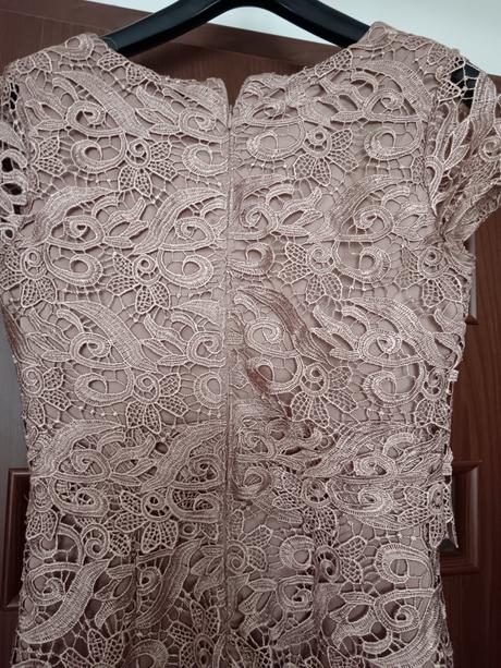 Čipkované šaty, 36