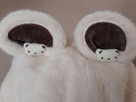 Smotanový klobúčik s uškami, s