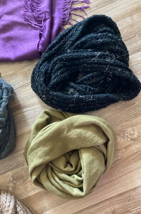 Balíček šál,nákrčník,šatky cena spolu za 11 ks, 