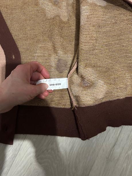 Shein sveter s kvetmi, s