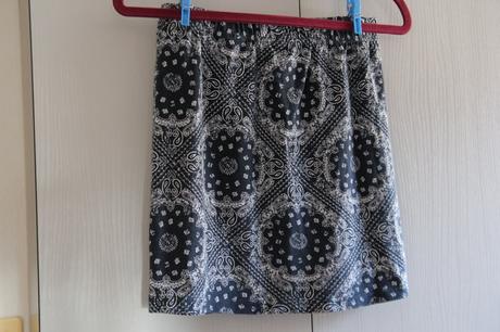Tmavo modrá sukňa s, s