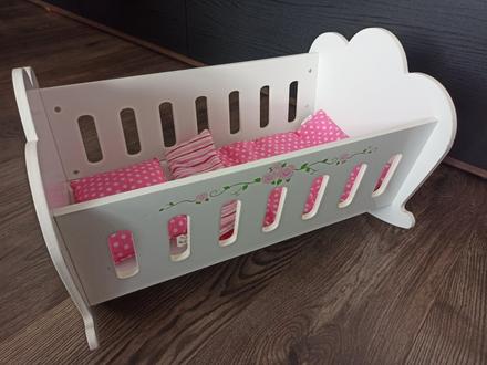 Drevená hojdacia postieľka, 