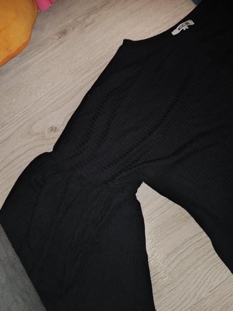 Čierne šaty s volánmi m, m