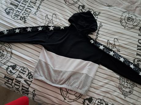 Bielo cierna mikina, 146