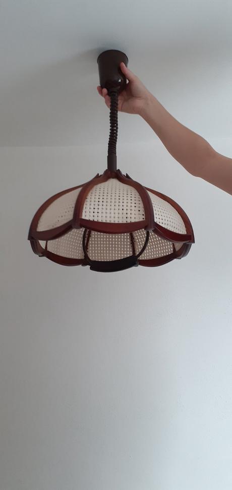 Luster natahujúci dreveny ratanovy, 