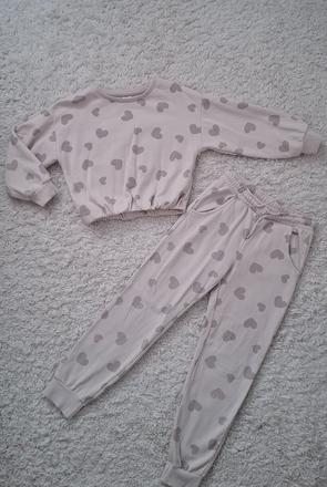 Tepláková súprava so srdiečkami, 128