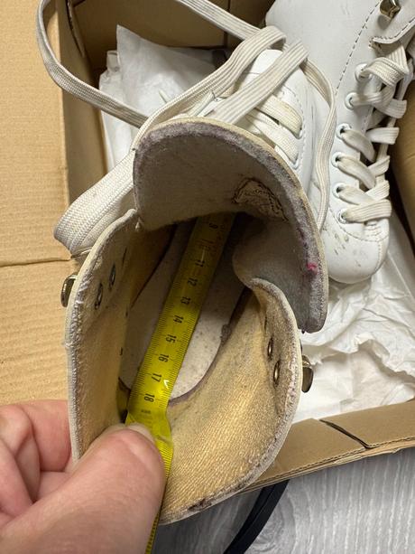 Korčule na ľad pre dievca, 31