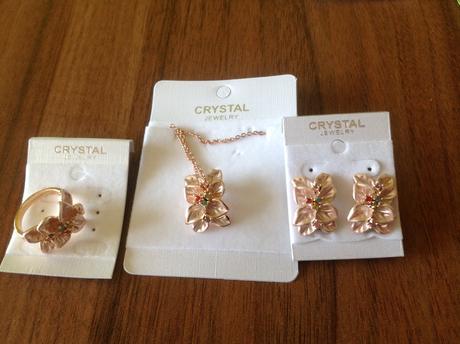 Set pozlátenej bižutérie vhodný ako darček, 