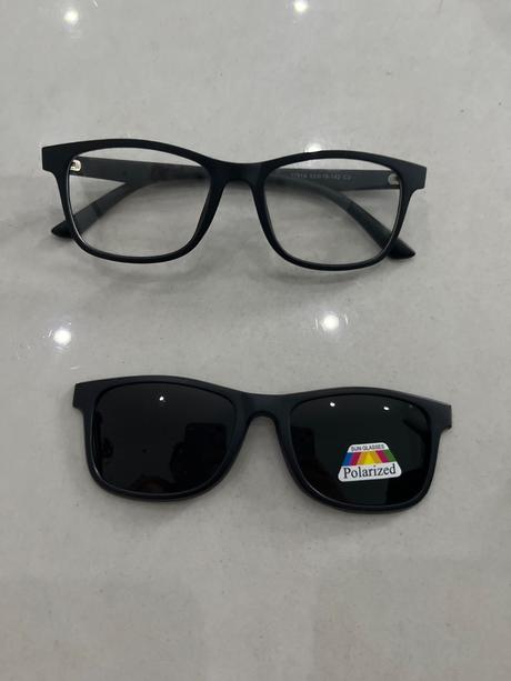 Okuliarovy ram so slnecnym klipom, 