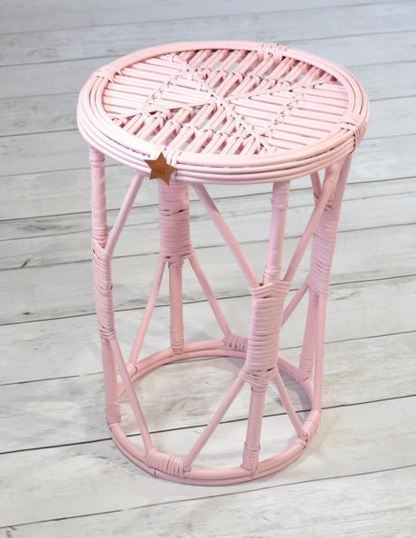 Prútený nočný stolík, 