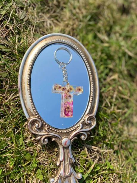 Ručne vyrobené živicové kľúčenky, 