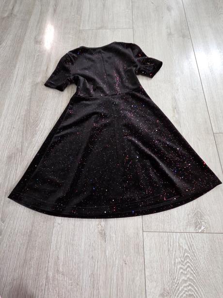 Čierne trblietavé šaty napr. halloween, 134