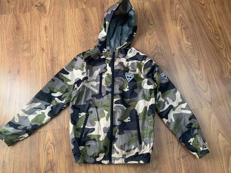 Nepremokavá vetrovka, 152